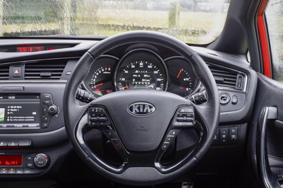 Панель приборов Kia ceed-SW GT Line 2015 года  (UK) (фото 9 из 20)